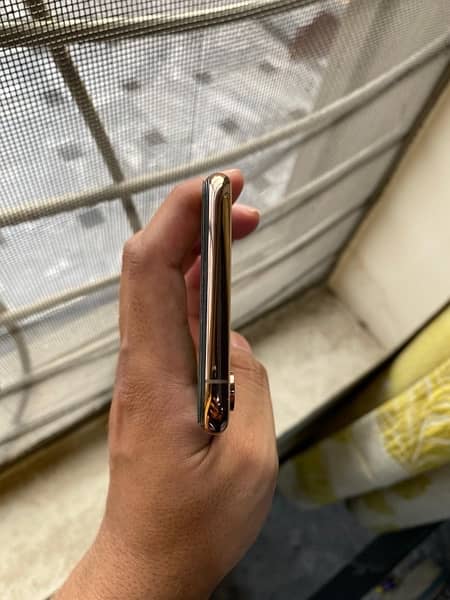 iPhone Xs Max 256GB Gold 1