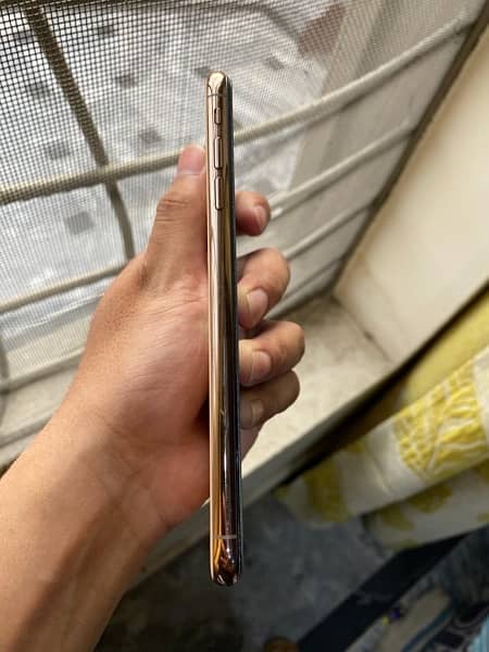 iPhone Xs Max 256GB Gold 3