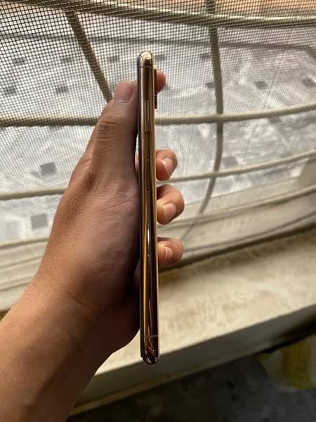 iPhone Xs Max 256GB Gold 6