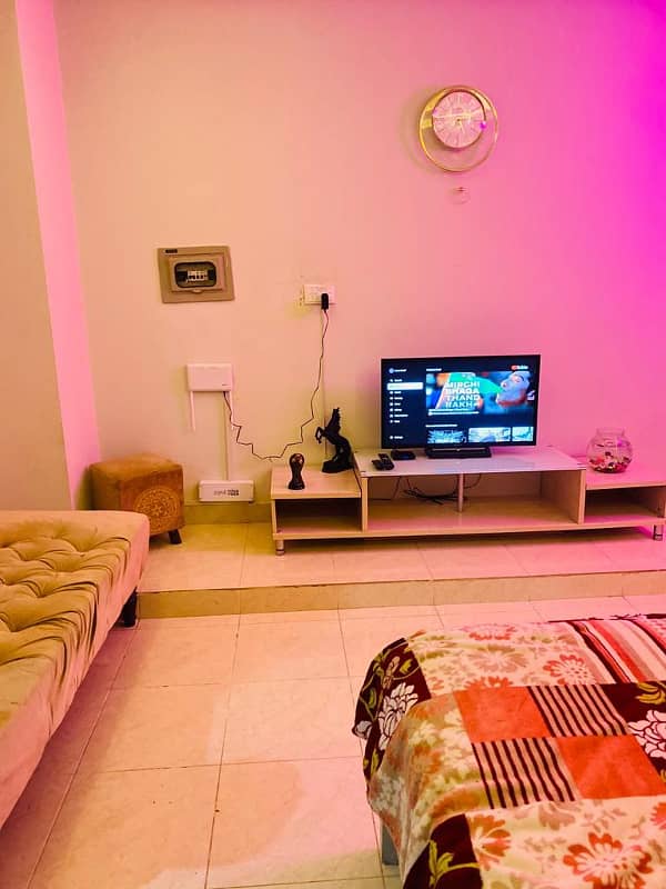 Par day short time furnished apartment available 13