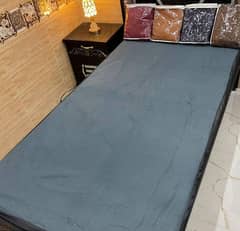 Elastic fitted mattress cover