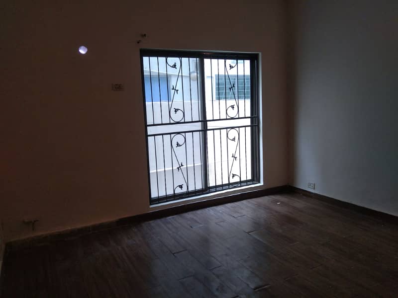 10 Marla House For Rent In Askari 10 9