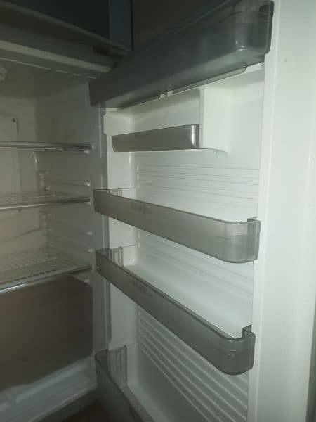 refrigerator 10