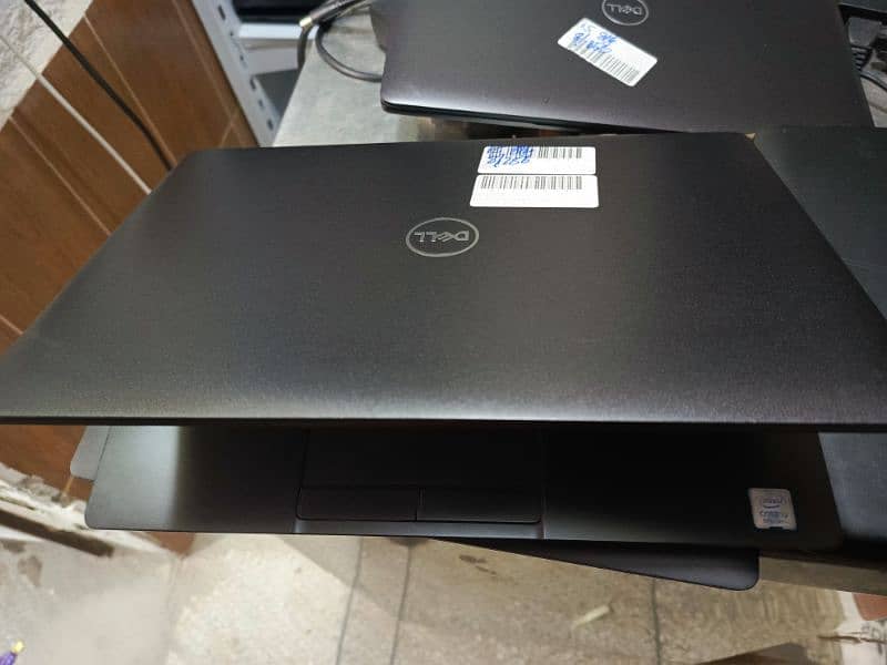 dell5300 i5 8th 8cpus 1920by1080p 8gb ram 128gb ssd charger border les 4