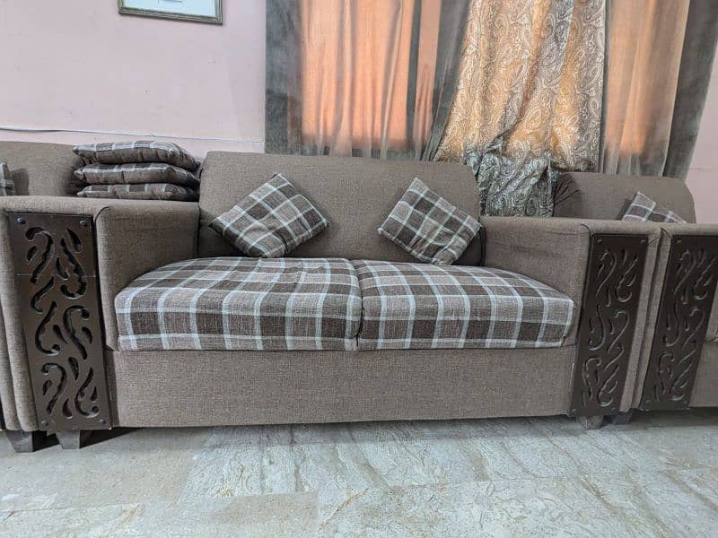 7 seater Jude cloth sofa set for sale in mint condition 4