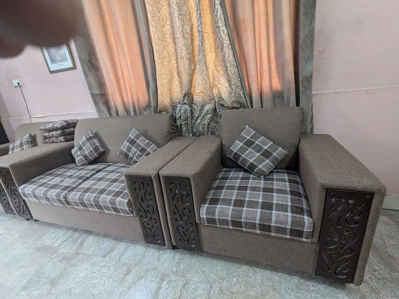7 seater Jude cloth sofa set for sale in mint condition 7