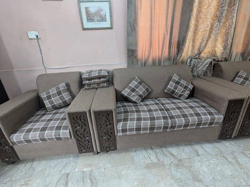 7 seater Jude cloth sofa set for sale in mint condition 8