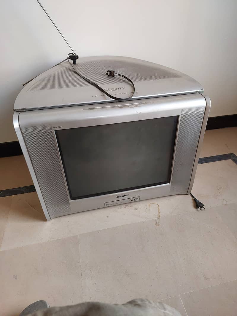 Sony Wehga used TV in good condition 1