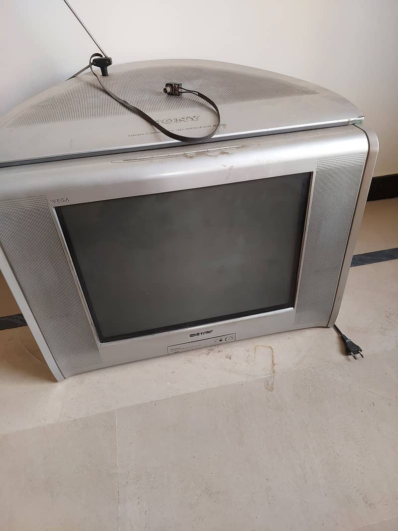 Sony Wehga used TV in good condition 2