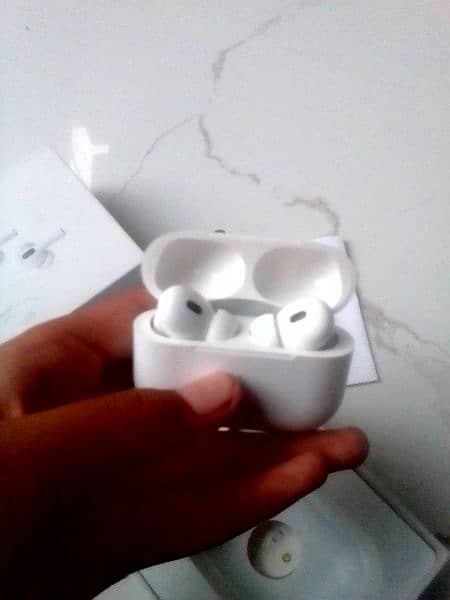 AIRPODS PRO selling 1