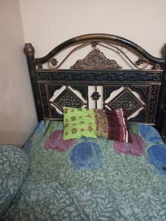 size 6/4 single bed with matress