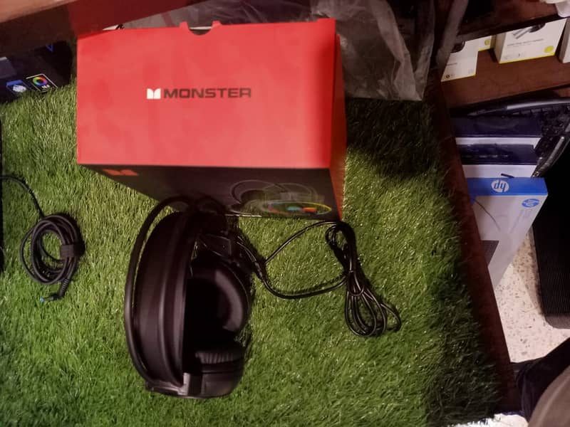 MONSTER RGB HEADPHONES 3