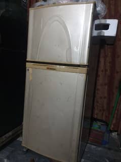 DAWLANCE MEDIUM SIZE FRIDGE 12cubic