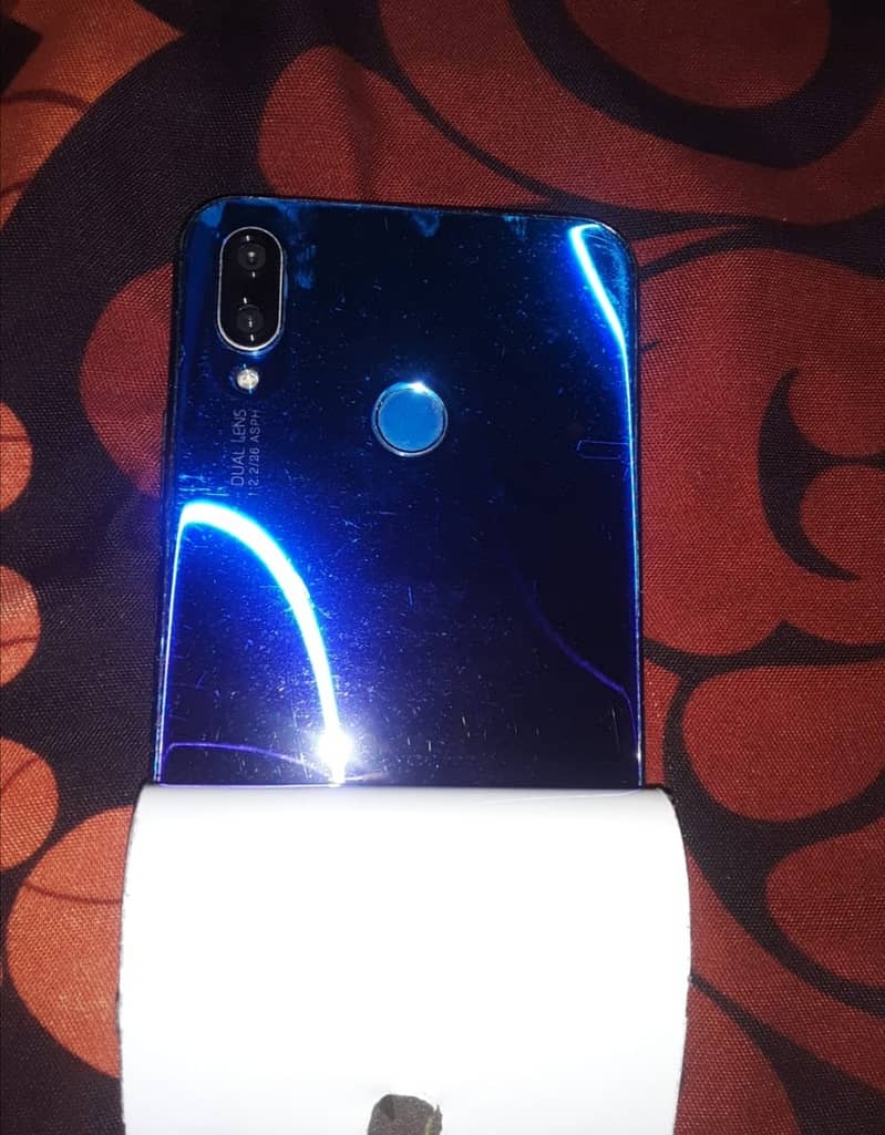 Huawei nova 3i 0