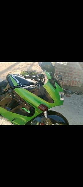 Kawasaki ninja ZX1100cc 6