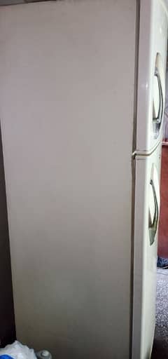 fridge ( A fridge from company LG. A non frost fridge with a freezer