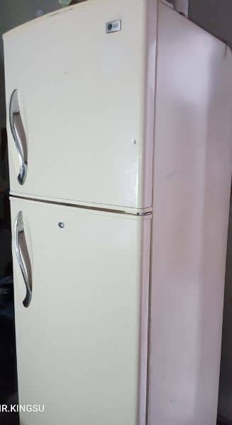 fridge ( A fridge from company LG. A non frost fridge with a freezer 1