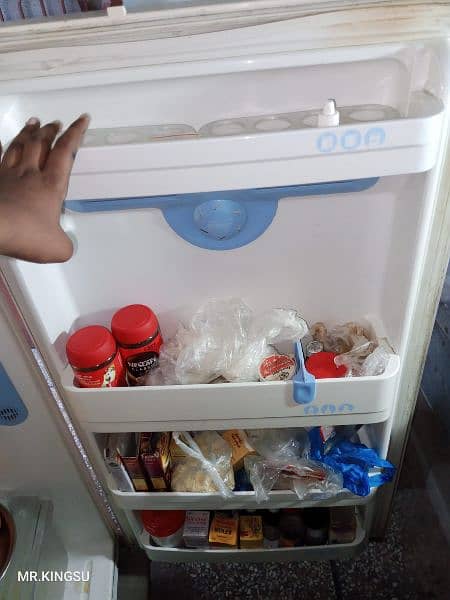 fridge ( A fridge from company LG. A non frost fridge with a freezer 2