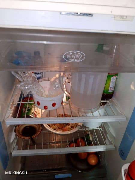 fridge ( A fridge from company LG. A non frost fridge with a freezer 3