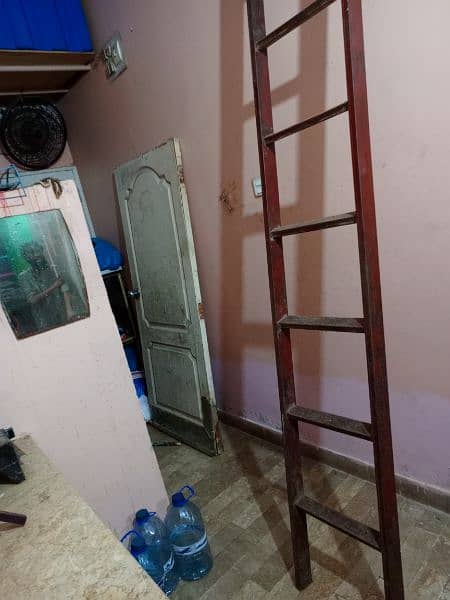 seerhi ladders Bhaari bani hui hai 10 foot Bhaari gaje ki hai like new 1