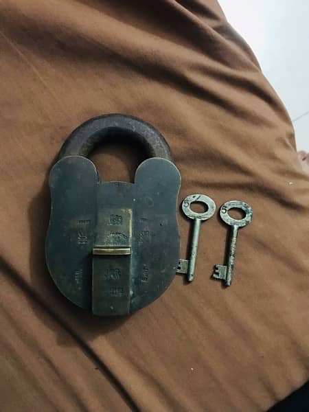 Old ANTIQUE Victorian padlock and key, 1