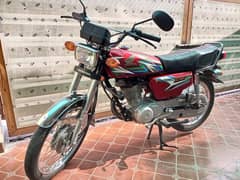 (Urgent) Honda CG 125 2023 10/10 8000km Islamabad Number + Extra Tank