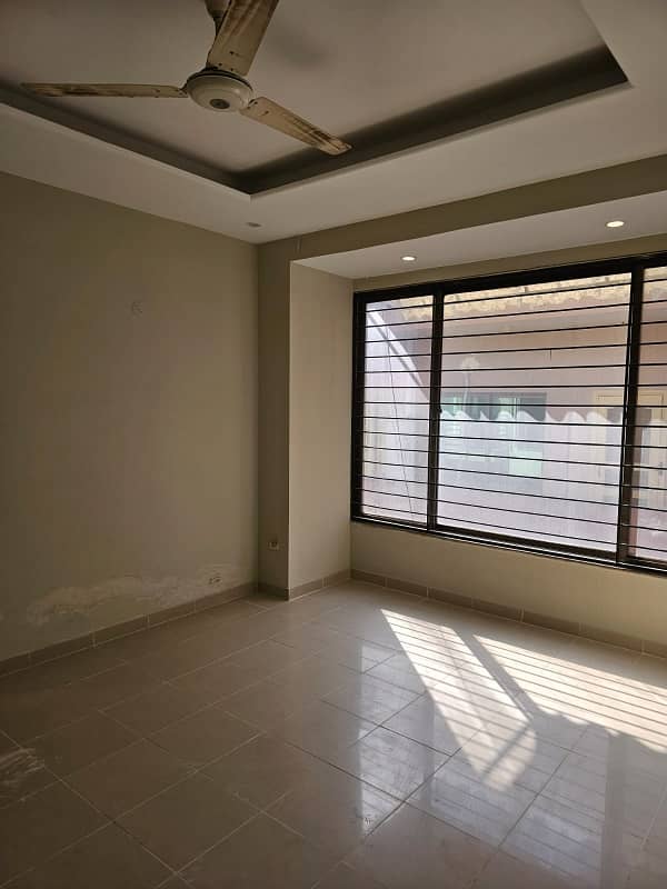 E 11/2 Sechs 3 Storey One Unit House Owner Build Ideal Location Sun Face 14