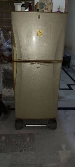 Dawlance Fridge with  on and ok  dimand 45000