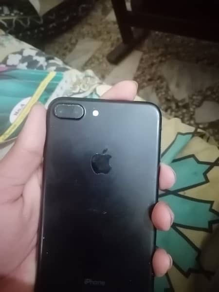 iPhone 7 Plus 128 gb home button nhi chalta baki all ok hia 0