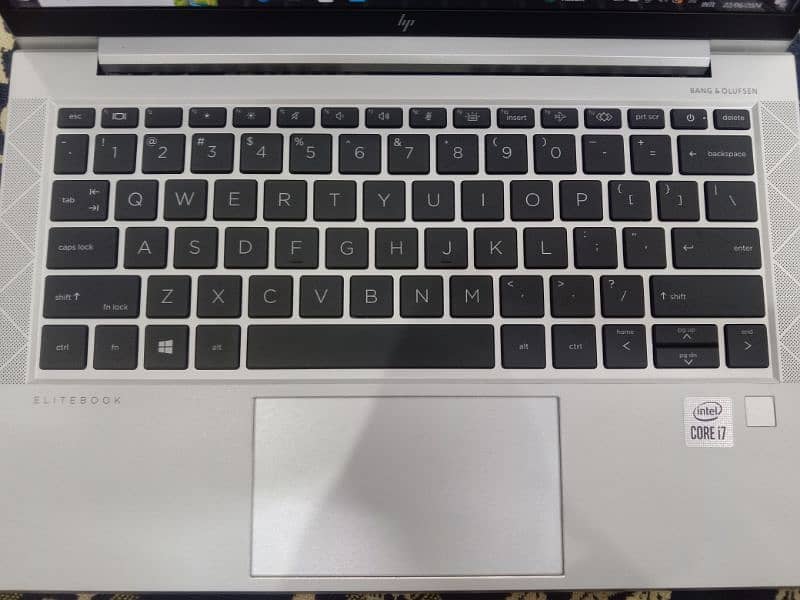 hp elitebook g7 corei7/10generation 13.5 with full hd screen 1