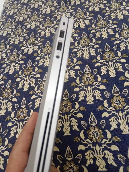 hp elitebook g7 corei7/10generation 13.5 with full hd screen 3