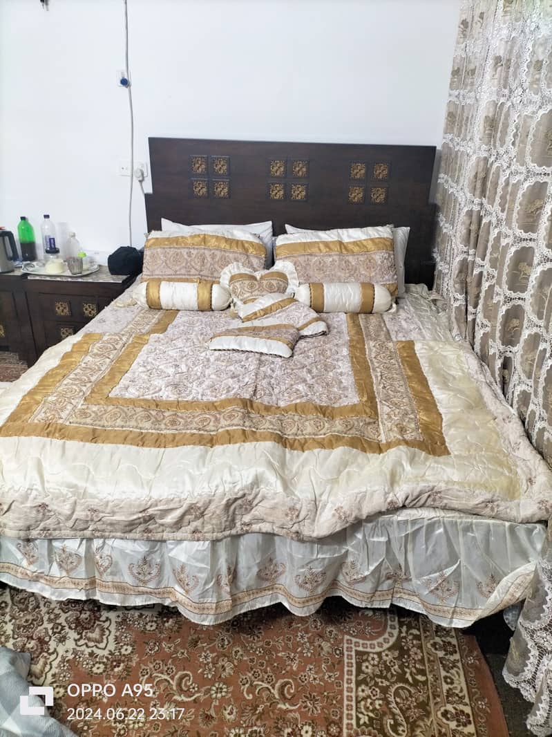 9 piece fancy Bed sheet is available for sale 2