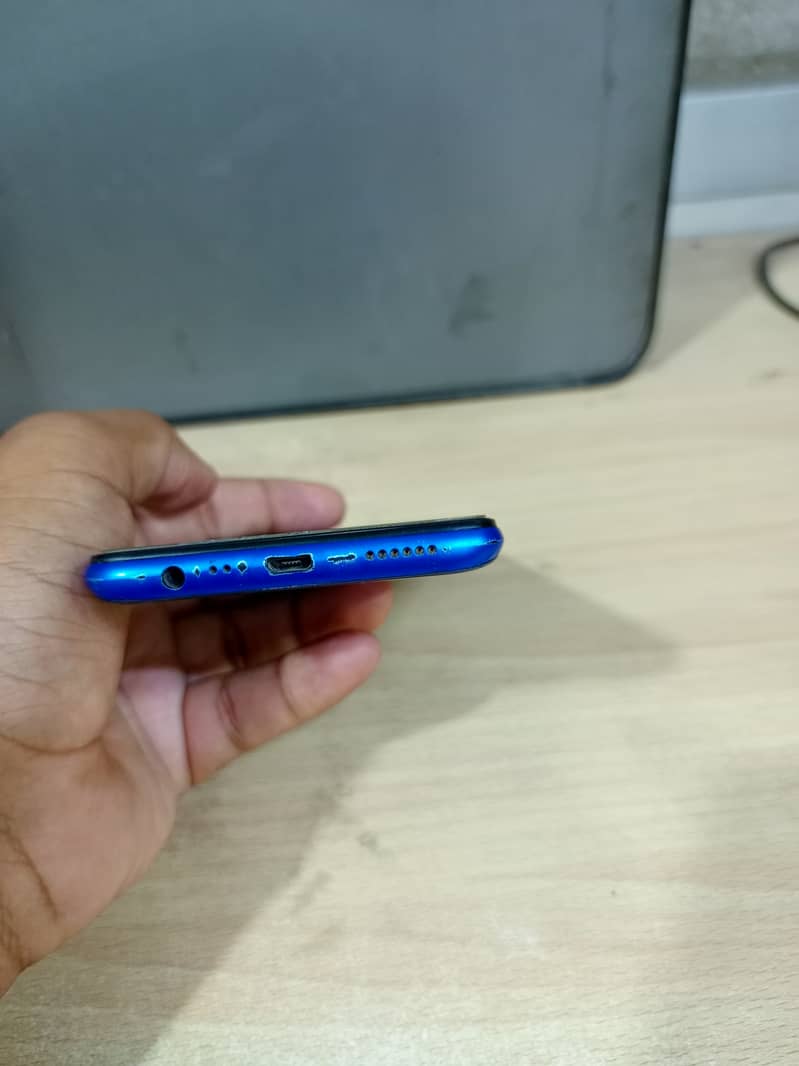 Realme 5 . . . 4_128 1