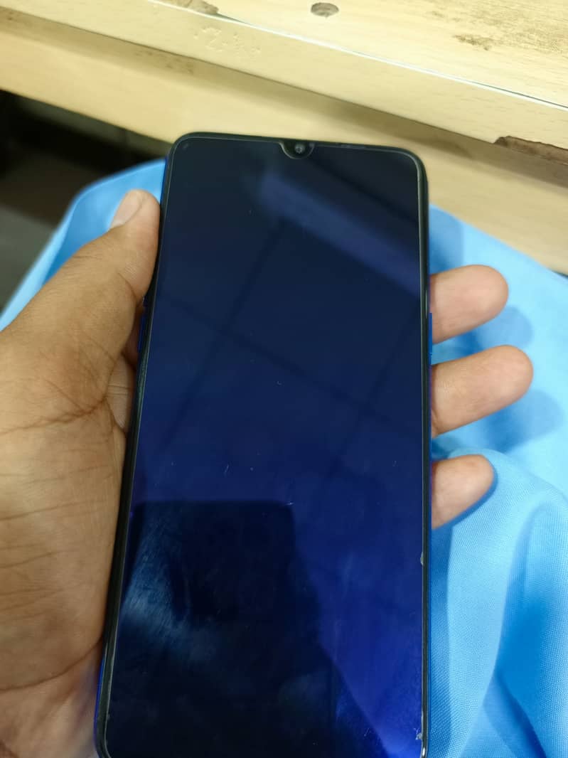 Realme 5 . . . 4_128 3