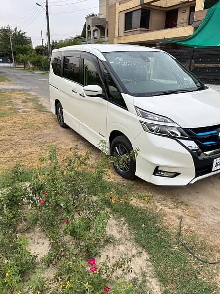 Nissan Serena 3