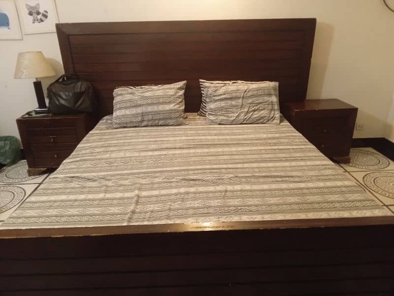 king size bed set is available for sale 1