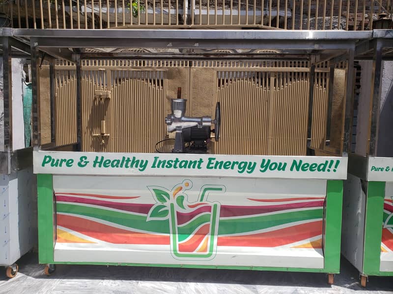 High-Quality Juice Cart and Machine for Sale - Excellent Condition 1