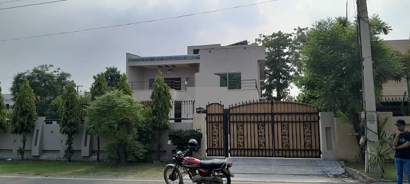 2 kanal Corner Owner Build Reasonable price house for sale. 0