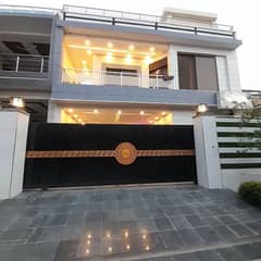 10 marla house for sale in Park view city lahore