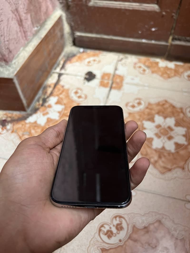 Iphone x 64gb pta approved 4