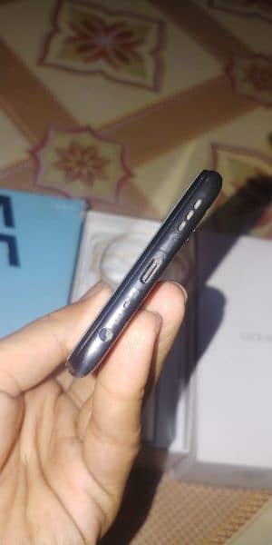 oppo A76 10 by 10 condition box and charge one hand use 2