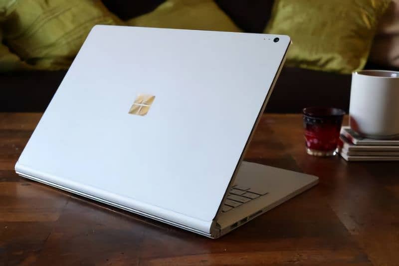 Microsoft Surface Book (4k Touch Detachable) 8