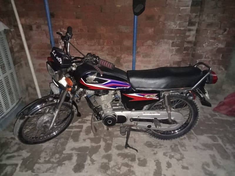 Honda 125 for sale engine OK 100 present OK koi kam ni hony walaa 1