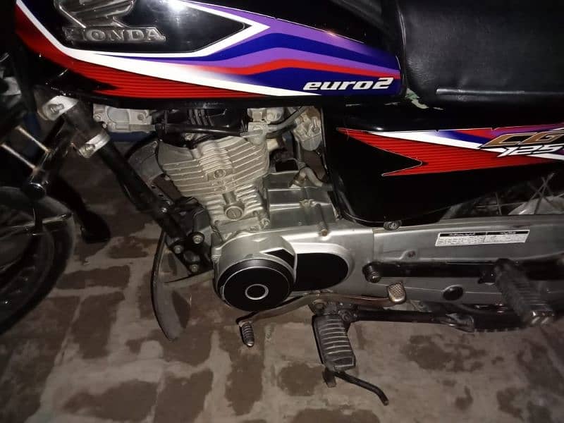 Honda 125 for sale engine OK 100 present OK koi kam ni hony walaa 4