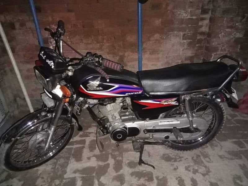 Honda 125 for sale engine OK 100 present OK koi kam ni hony walaa 6