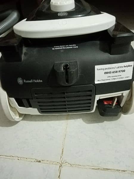 branded vaccume cleaner new condition with box 2