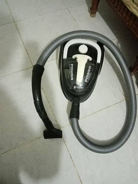 branded vaccume cleaner new condition with box 5