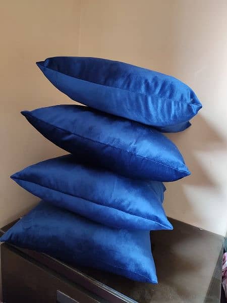 Cushions set available in reasonable prices 3