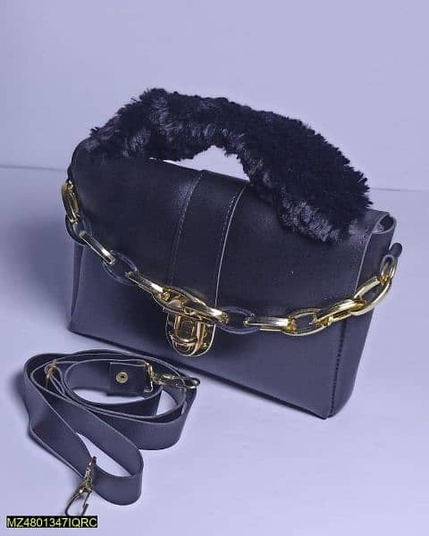 womens chunky chain purse with fur 1