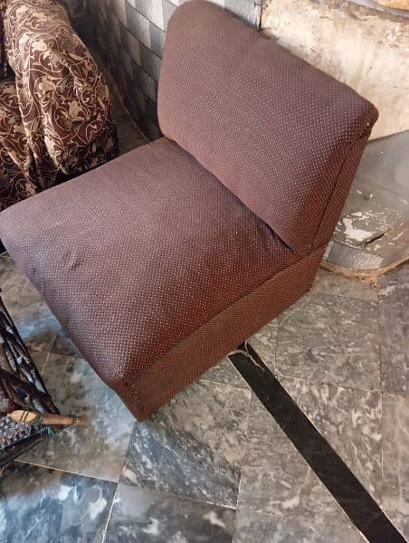 4 piece's single seater in brown colour 1 big size 2 seater golden 1